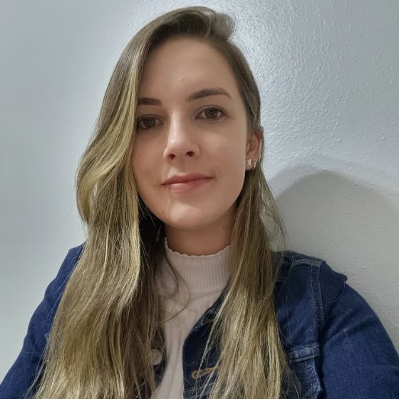 Foto profissional da psicóloga Beatriz Heringer